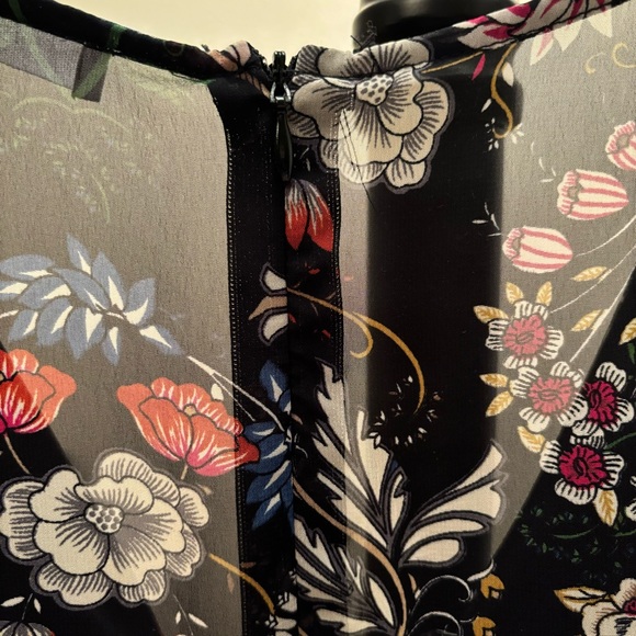 Black floral romper - Picture 7 of 7